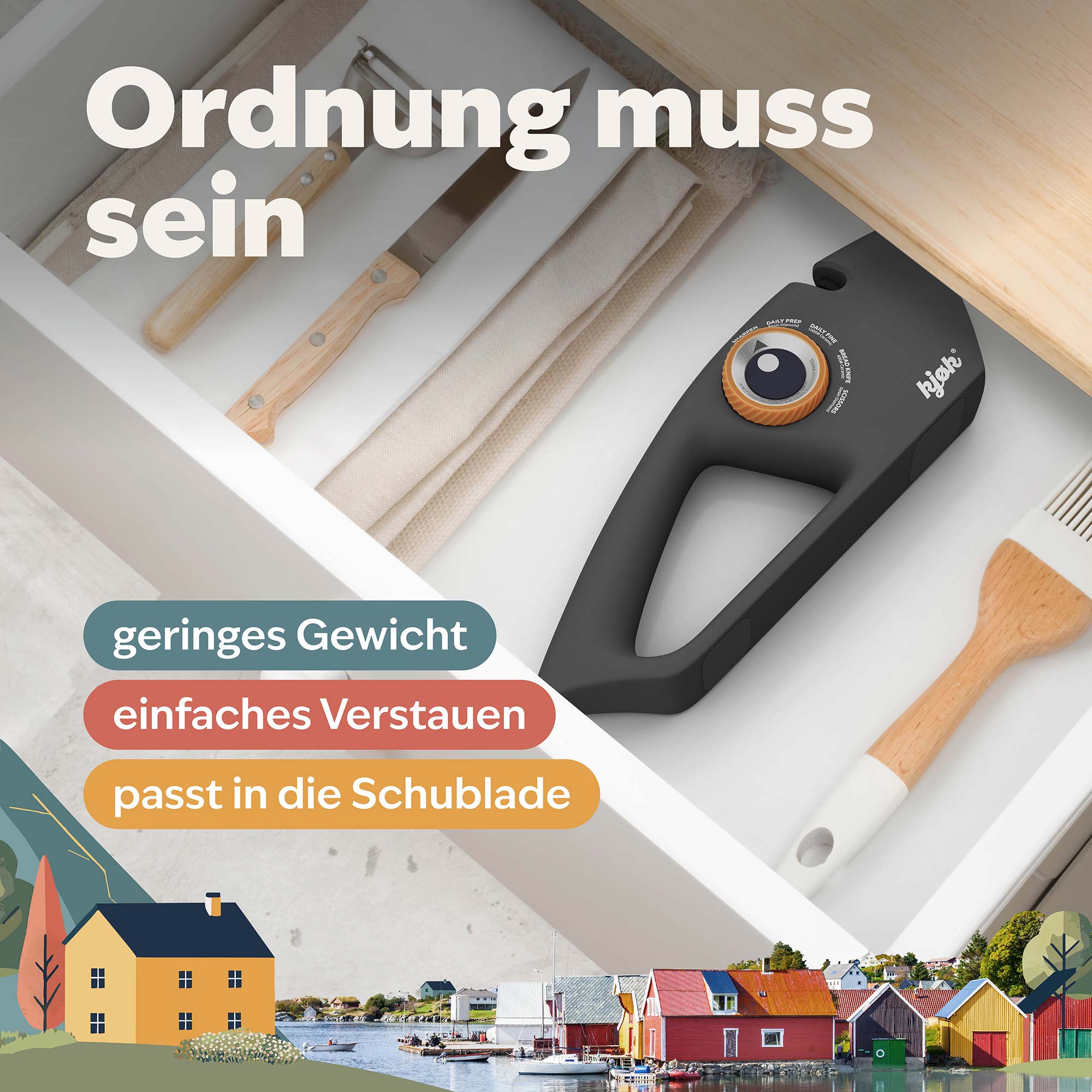 Messerschärfer liegt in Küchenschublade zwischen anderen Utensilien