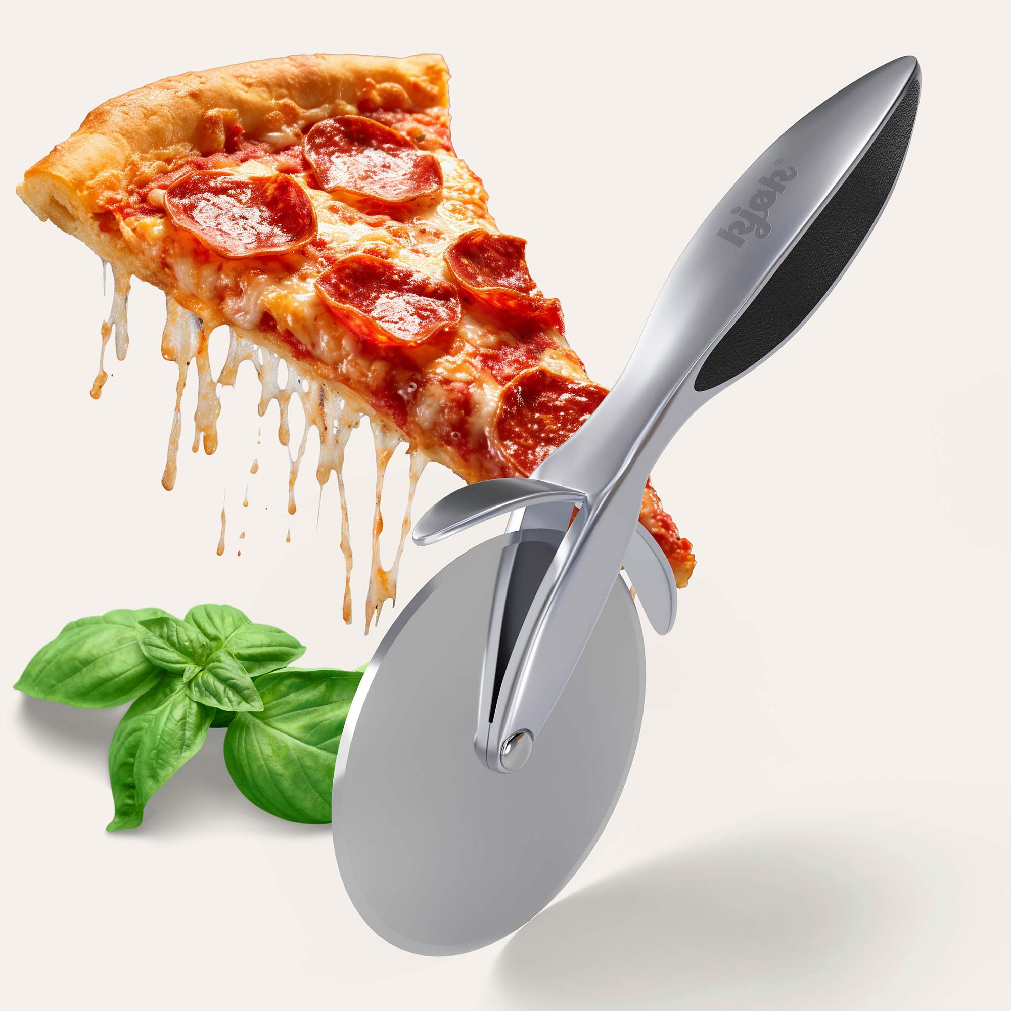 Prosuktbild Pizzaschneider von kj mit Pizza und Basilikum