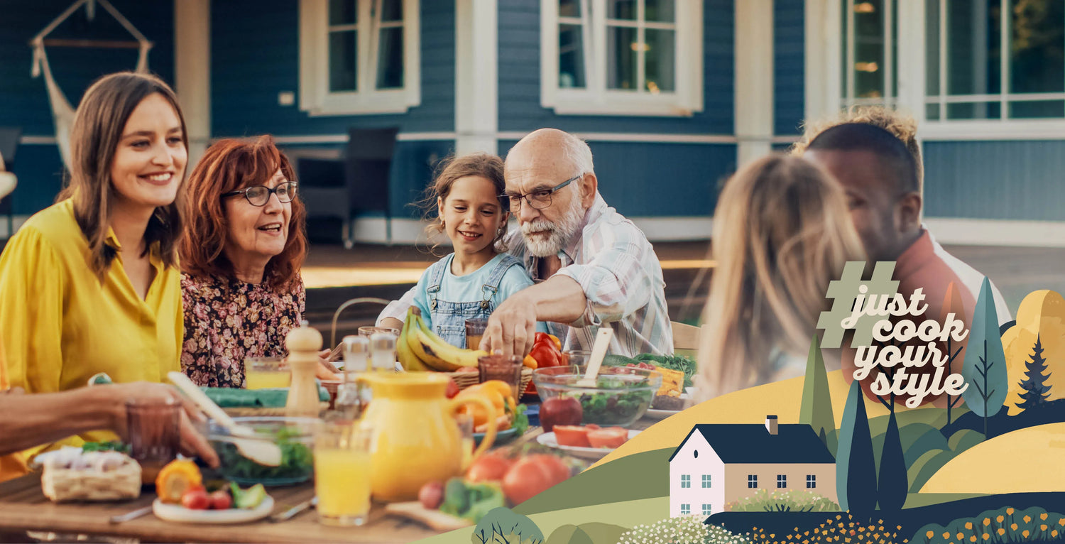 Familie und Freunde sitzen im Garten und grillen