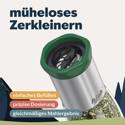 Detailansicht der Kräutermühle mit Edelstahl-Schneidewerk beim mühelosen Zerkleinern getrockneter Kräuter